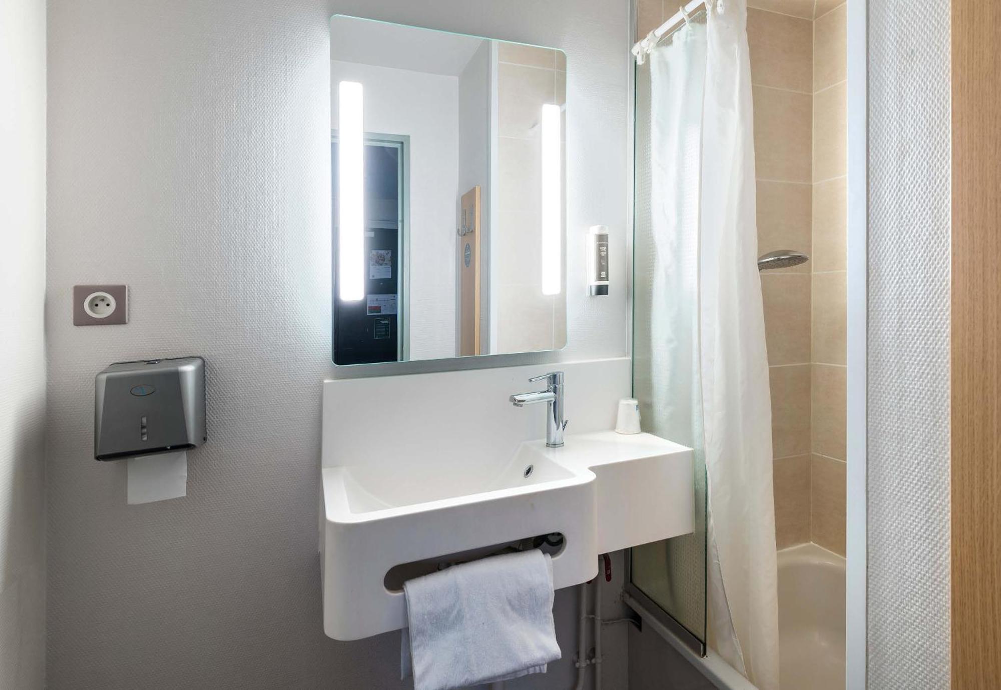 B&B Hotel Laval Change المظهر الخارجي الصورة