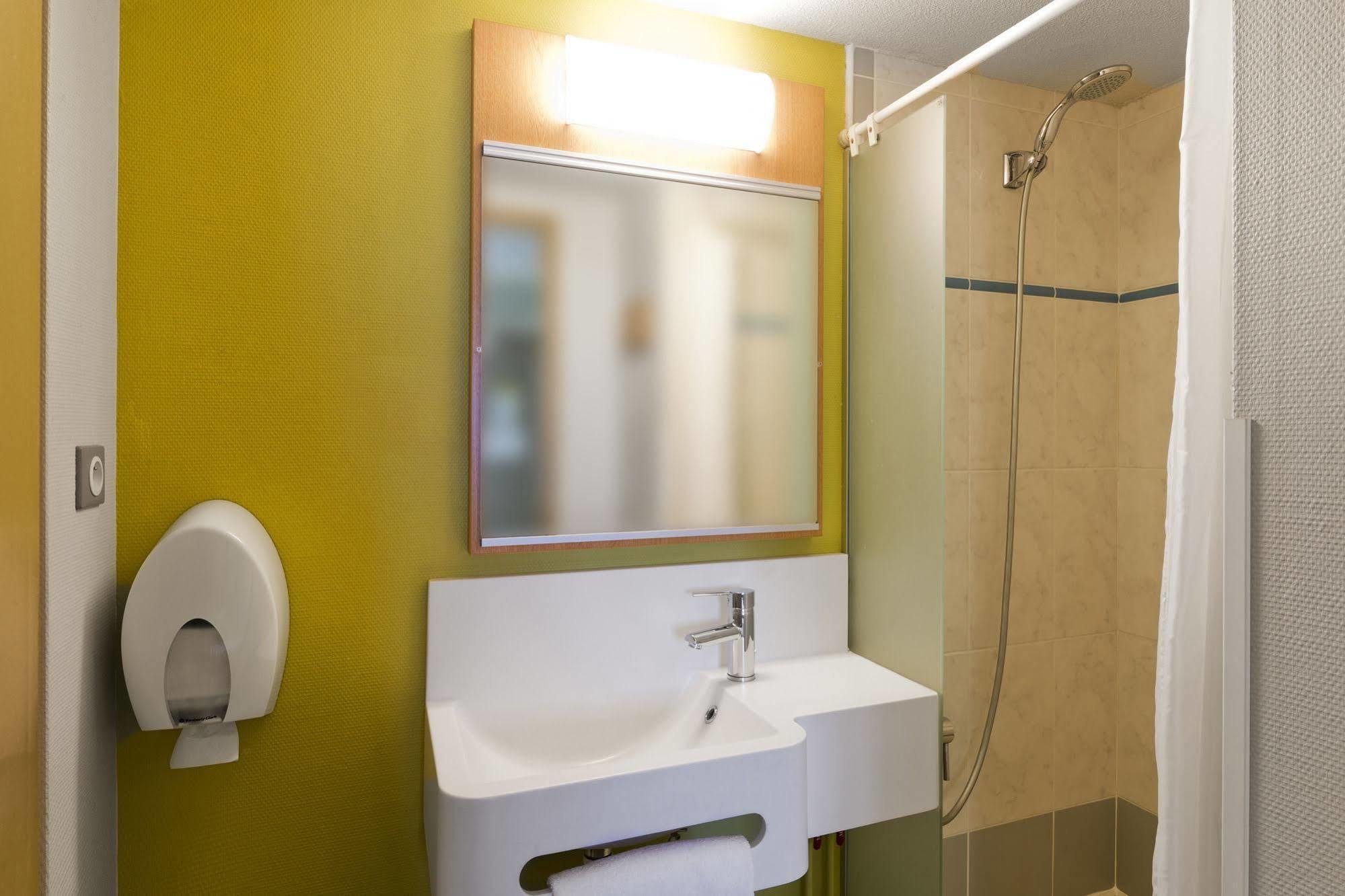 B&B Hotel Laval Change المظهر الخارجي الصورة